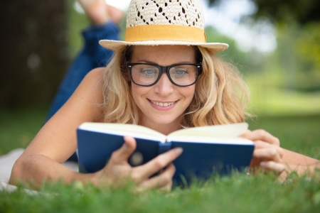 Celebra el día del libro como te mereces: disfrutando de leer